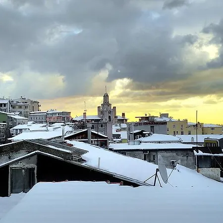 אכסניה Galata West